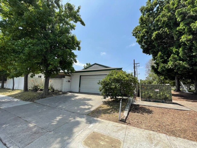 Building Photo - 301 S Fann St