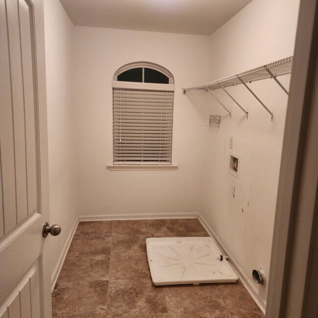 Building Photo - 329 Bella Rose Dr