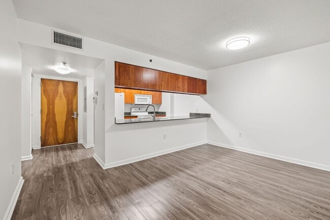 Building Photo - Brickell Bay Club