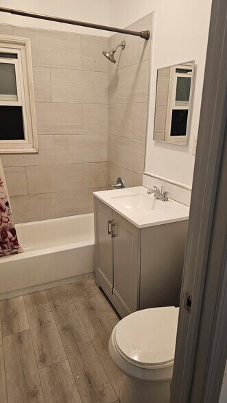 Building Photo - 1219 1/2 W 62nd St