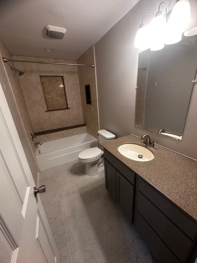 Building Photo - 1572 E Pine Lake Cir