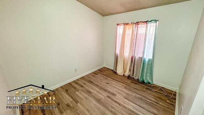 Building Photo - 4605 Mt Everest Way
