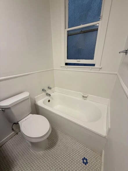 Building Photo - 339 N Orange Dr