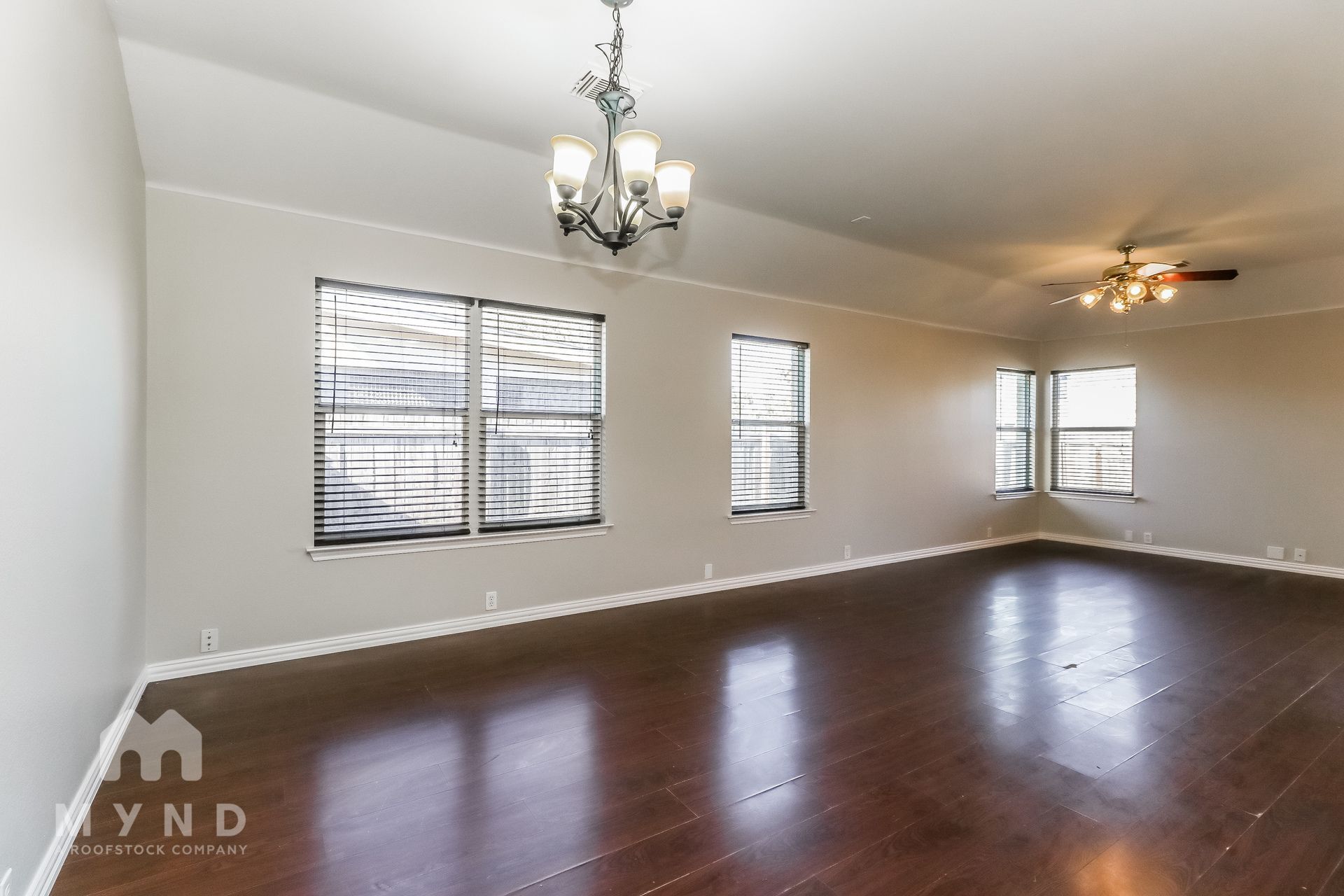 Building Photo - 14812 Lantern Dr