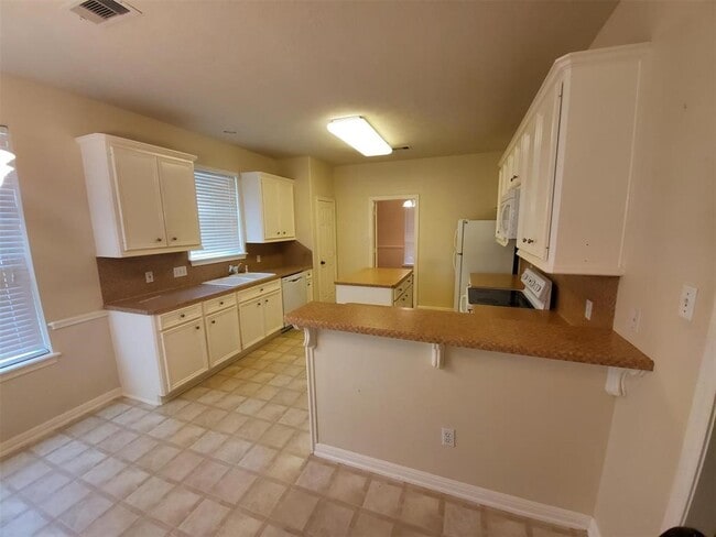 Building Photo - 3522 White Oak Point Dr