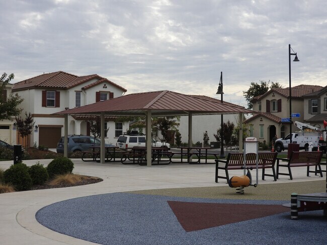 Building Photo - Beautiful Patio Home