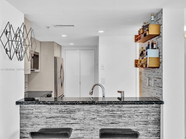 Building Photo - 650 West Ave