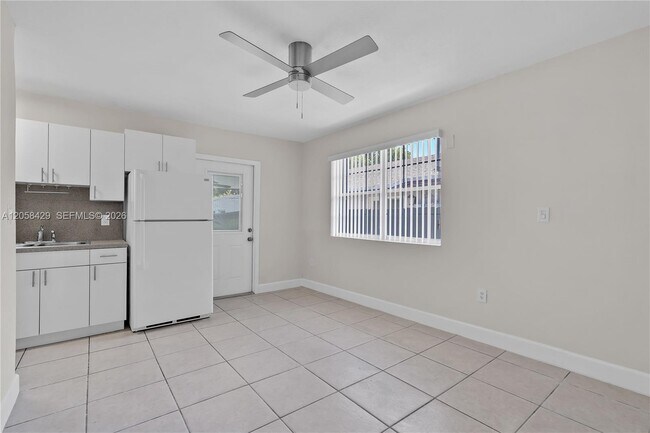 Building Photo - 2309 SW 62nd Ave