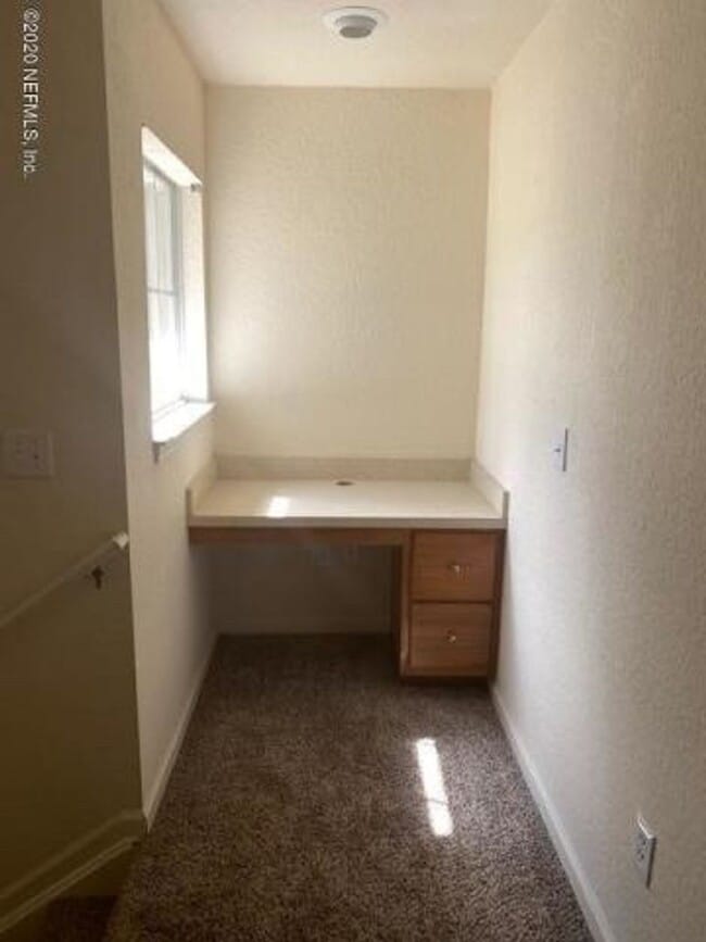 Building Photo - Move in ready 3/2.5 Condo available NOW