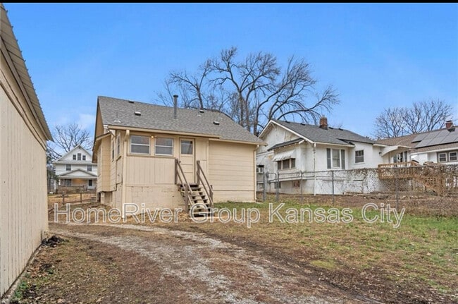 Building Photo - 815 S Crysler Ave