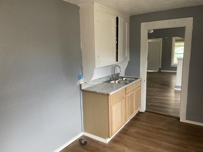 Building Photo - 606 E Randolph Ave