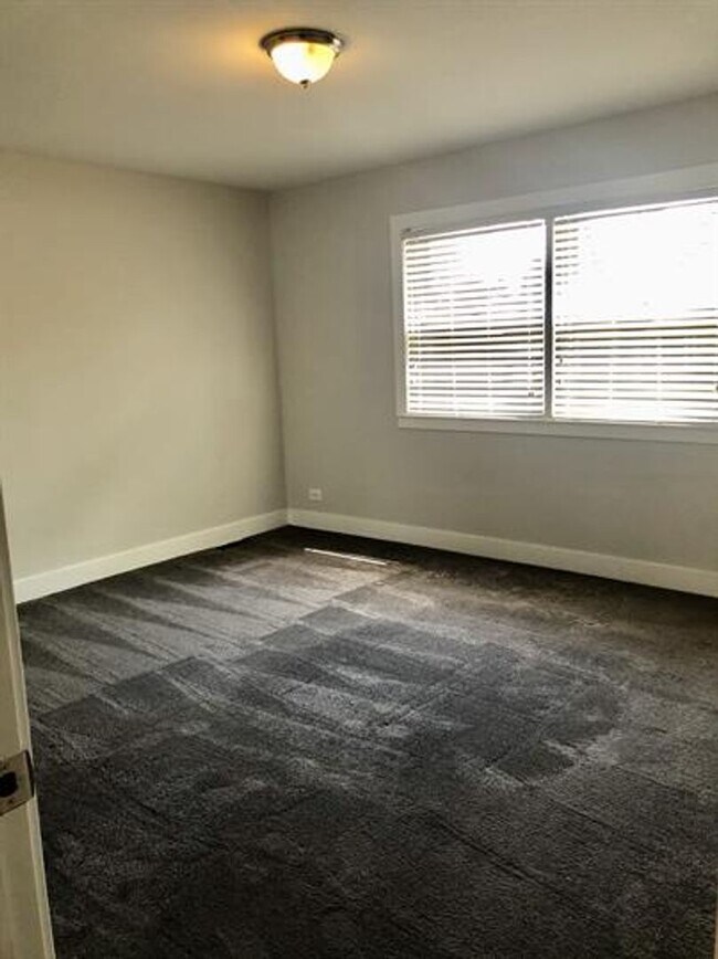 Building Photo - 4240 Gilbert Ave