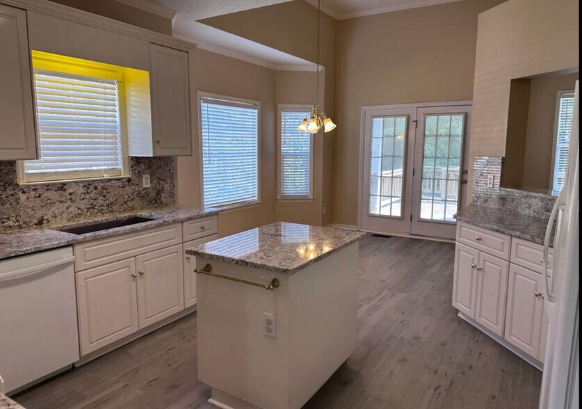 Building Photo - 297 High Chaparral Dr