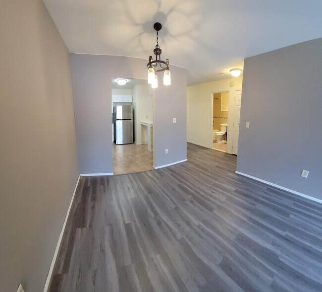 Building Photo - 82-76 Country Pointe Cir