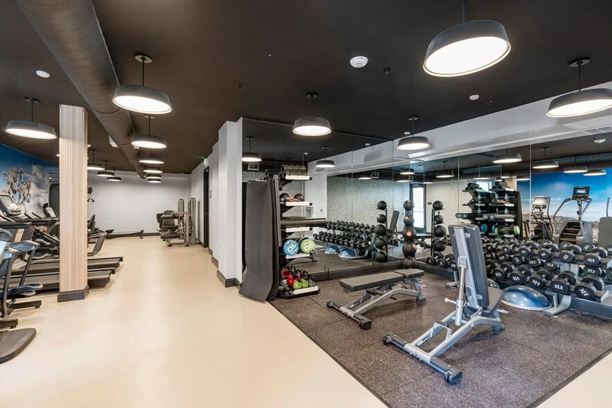 Building Photo - 760 S Serrano Ave