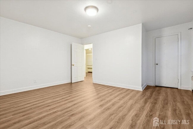 Building Photo - 37 Ireland Ave