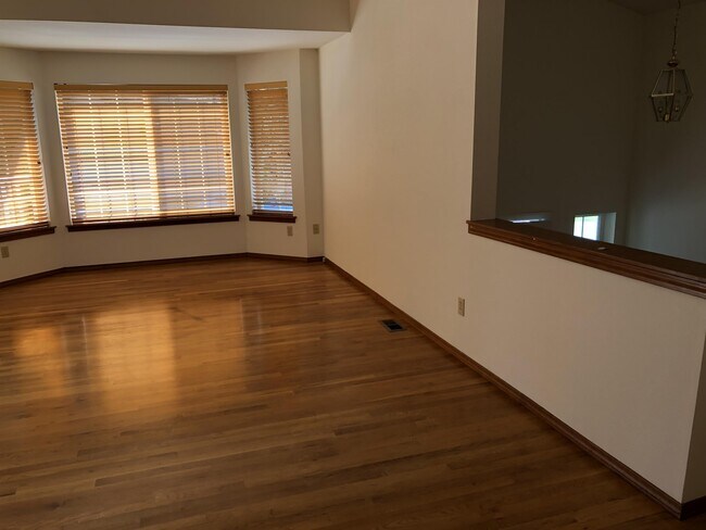 Building Photo - 2334 NE 94th St