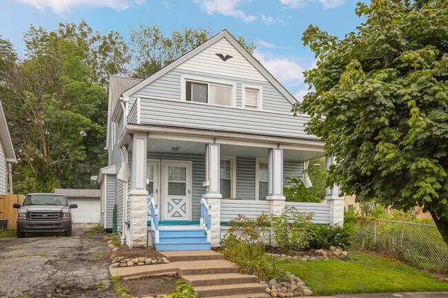 Primary Photo - 3262 W 122nd St