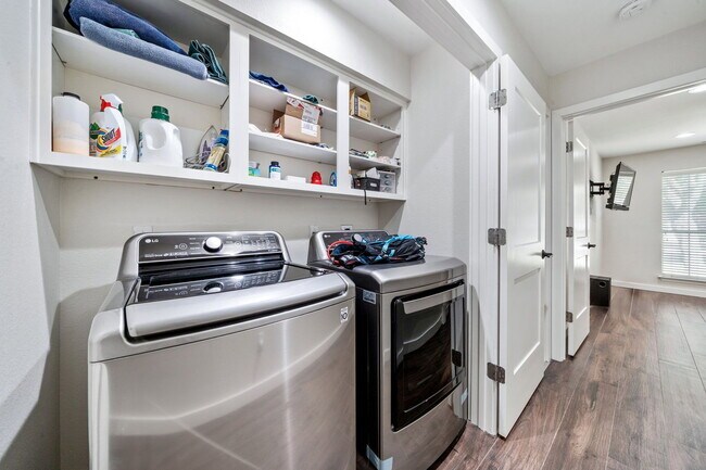 Building Photo - 8809 Corran Ferry Dr