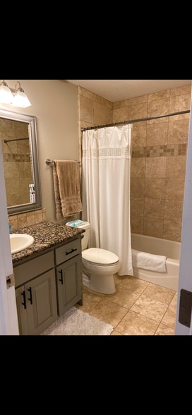 Building Photo - 1775 Brookview Dr