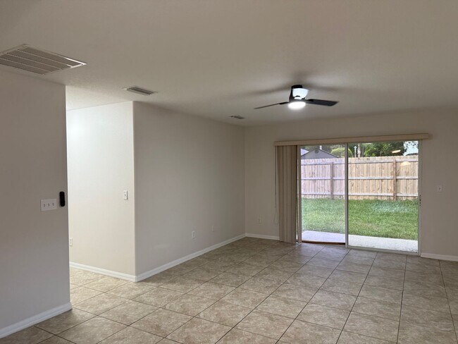 Building Photo - Spacious 4 bedroom home in Lake Mary
