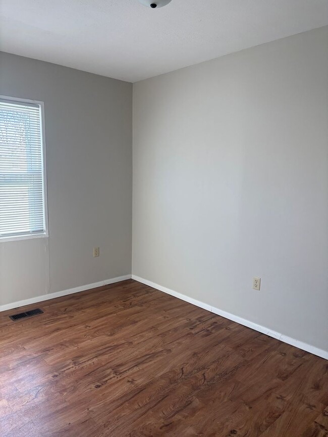 Building Photo - Three bedroom ranch located in Fairpark subdivision for rent