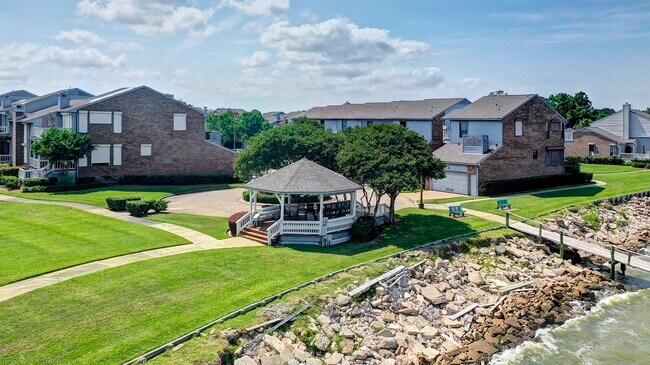 Building Photo - 2601 S Broadway St