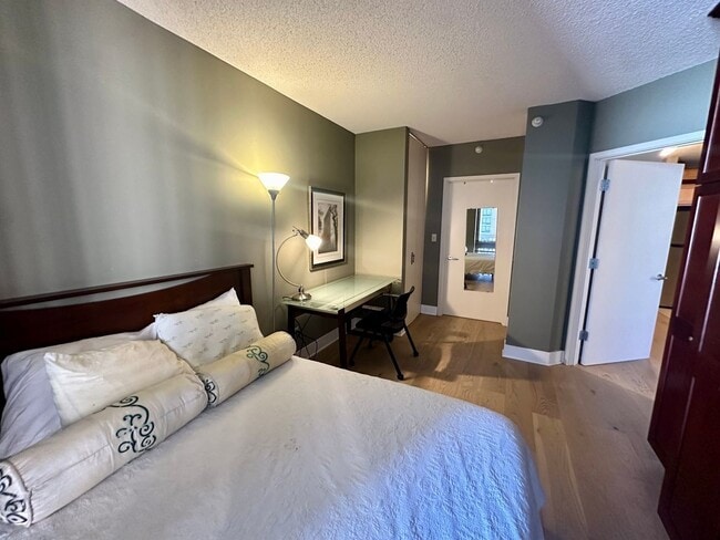 Building Photo - 222 N Columbus Dr