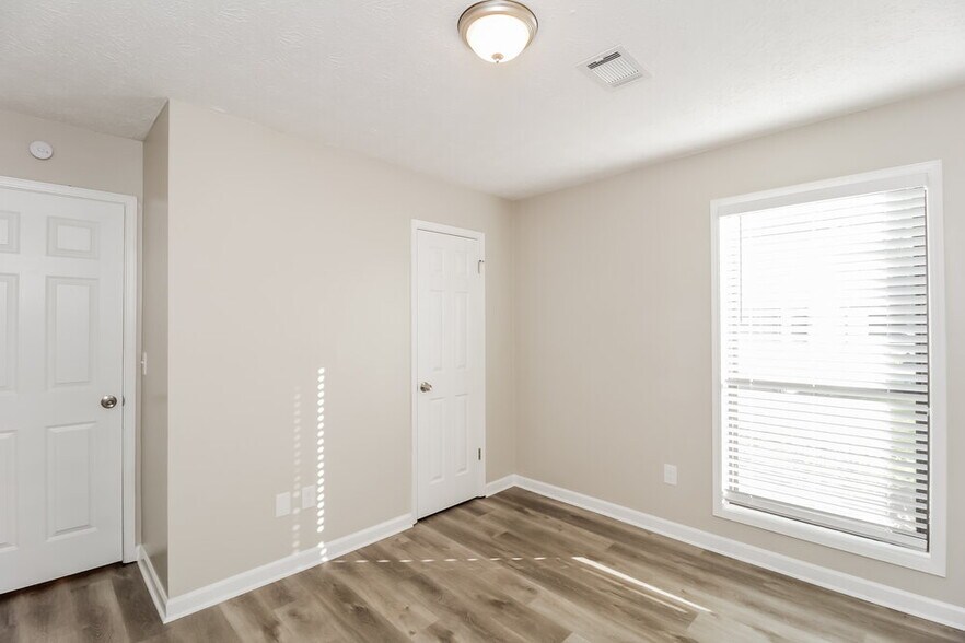 Building Photo - 3263 Mustang Dr