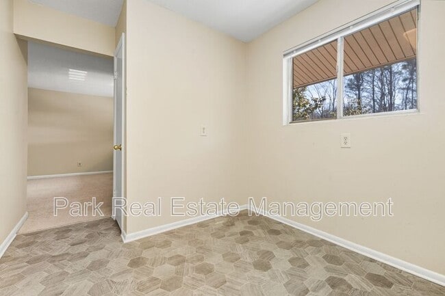 Building Photo - 6 Shepherd Ln