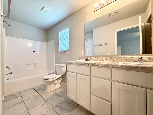 Building Photo - 868 NW Evans Cir