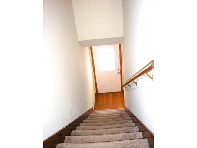 Building Photo - 20316 Skyview Dr
