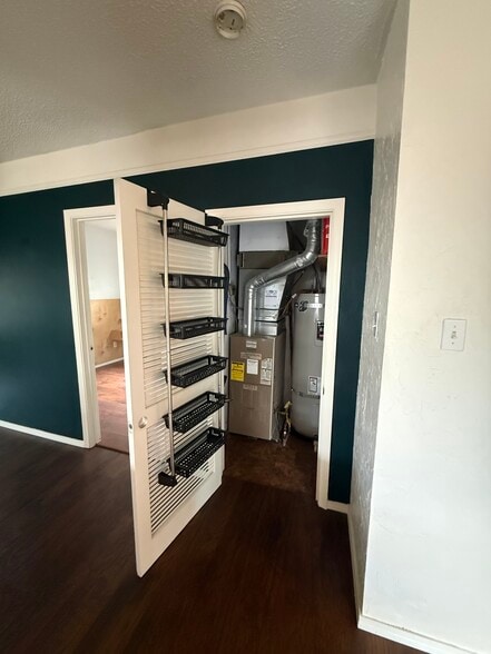 Building Photo - 406 E 43rd St