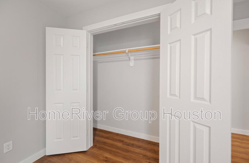 Building Photo - 8217 Crestview Dr