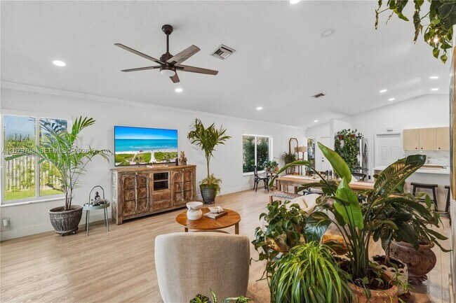 Building Photo - 1416 Canary Island Dr