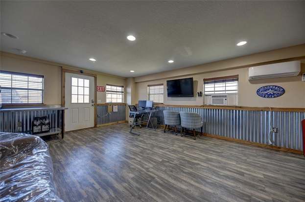 Building Photo - 24097 Hwy 6