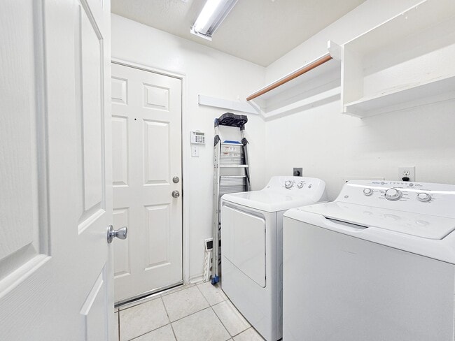 Building Photo - 12230 Cypress Shores Dr