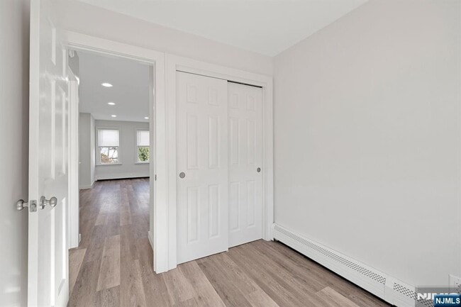 Building Photo - 561 Broad St