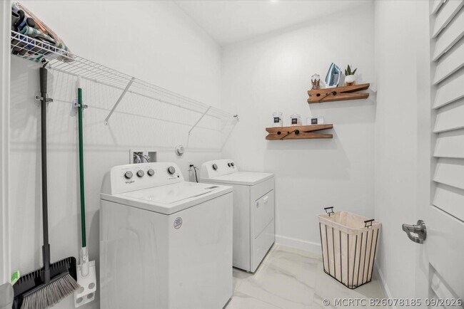 Building Photo - 10550 SW Orana Dr