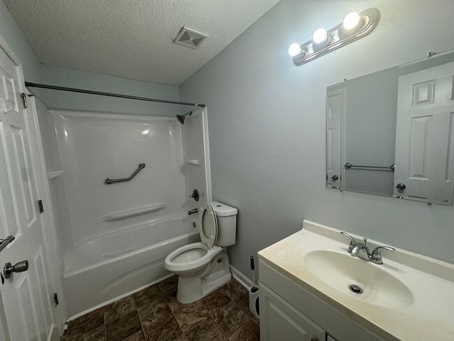 Building Photo - 3116 Plantation Dr