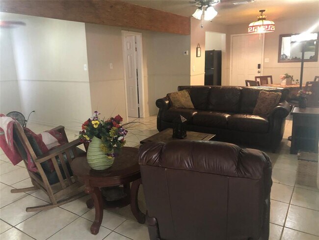 Building Photo - 338 Tennyson St