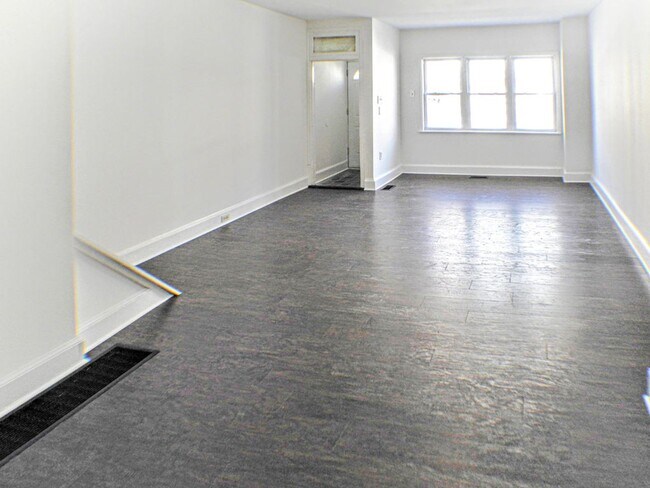 Building Photo - Point Breeze Three Bedroom Home