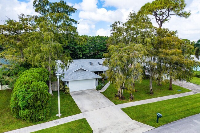 Building Photo - 1252 Raintree Ln
