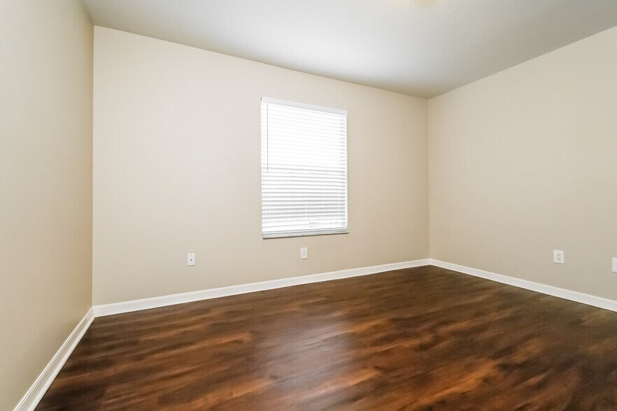 Building Photo - 9826 White Barn Way