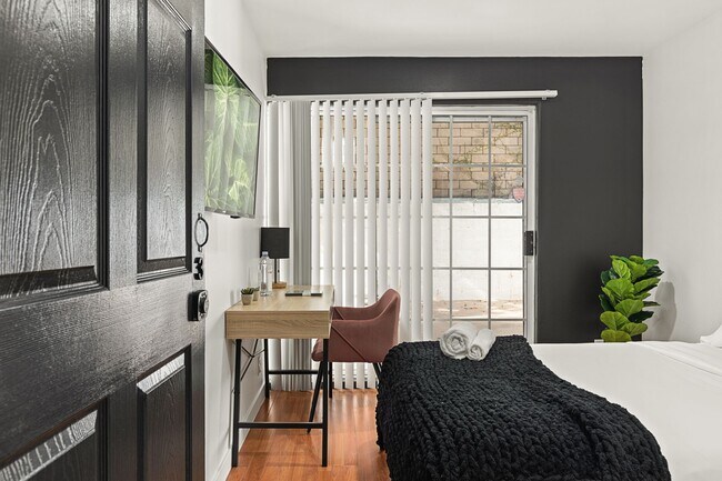 Building Photo - 10777 Ashton Ave