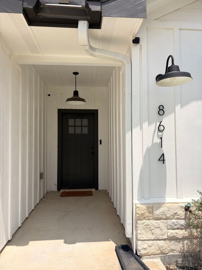 Building Photo - 8614 Glade Dr