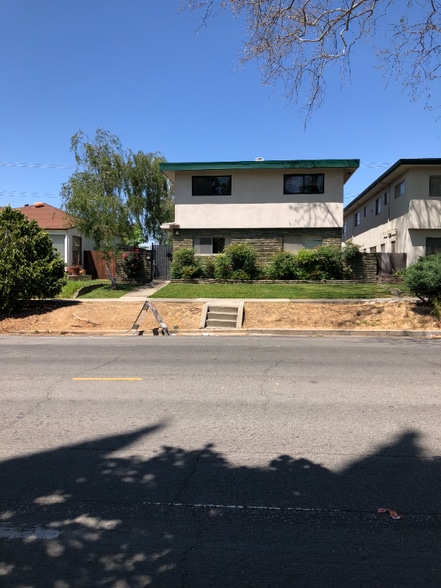 Building Photo - 2253 2nd Ave