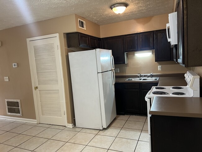 Building Photo - 2625 Evans Mill Dr