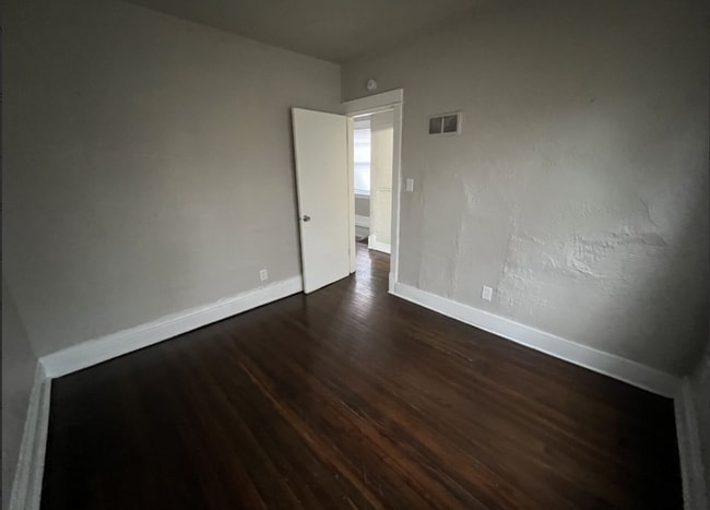 Building Photo - 824 Tyler St