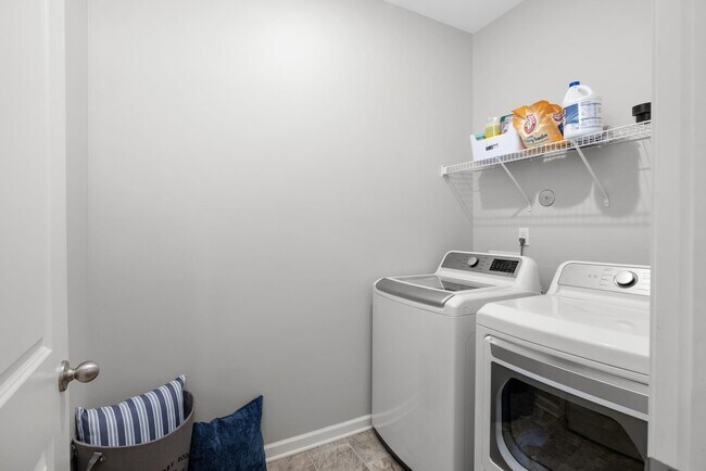 Building Photo - 44 N Payson Cv